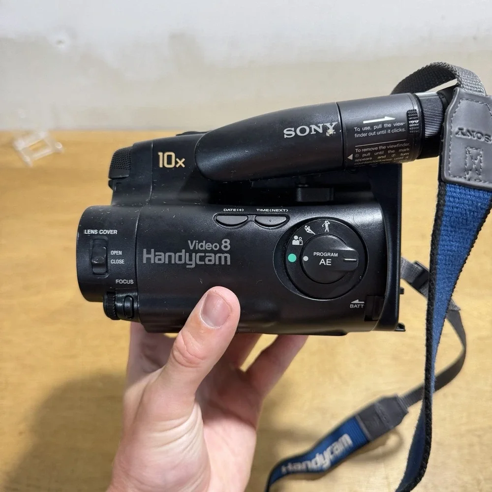 Sony CCD-TR21 Video8 Handycam Camcorder 10x Zoom Video Camera Y2K Black